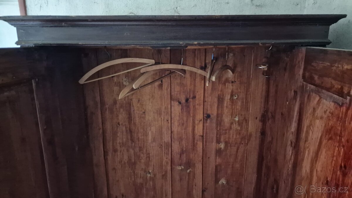 Starožitná skříň - 10