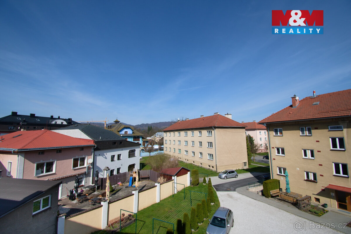 Pronájem bytu 3+1, 70 m², Rožnov pod Radhoštěm, ul.Nám. Míru - 10