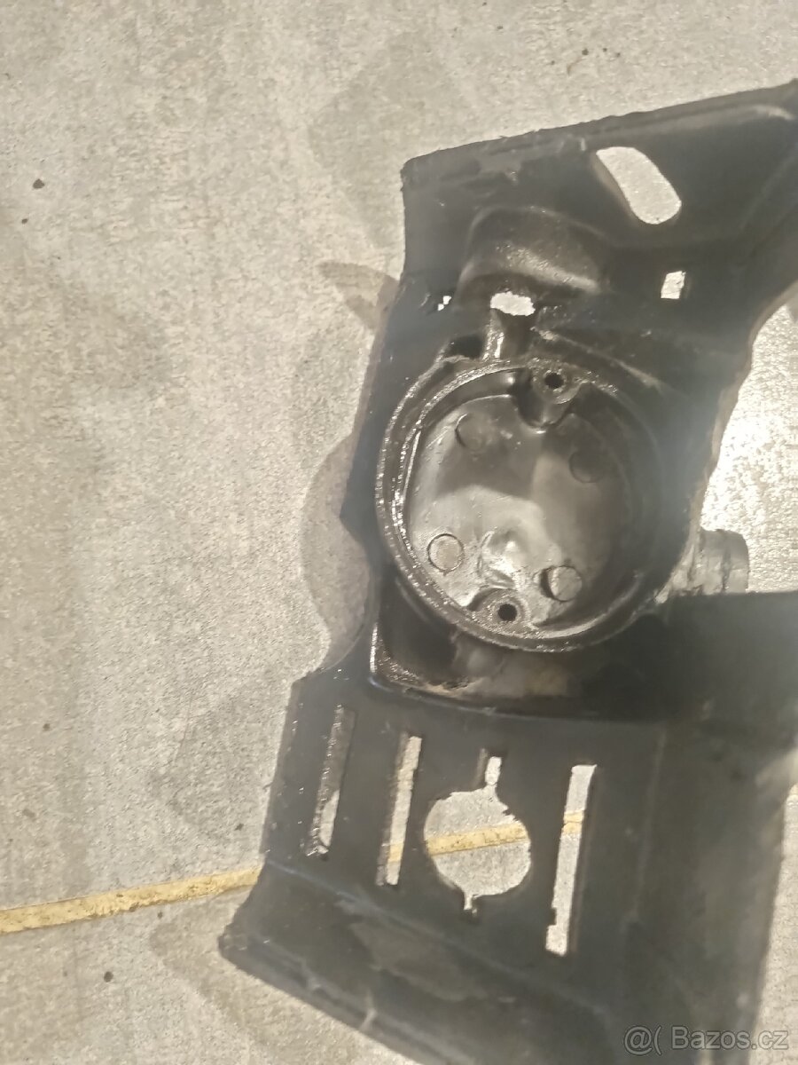 Kryty řetězu, prsíčka,kryt sání a podlážka babetta 207 - 10