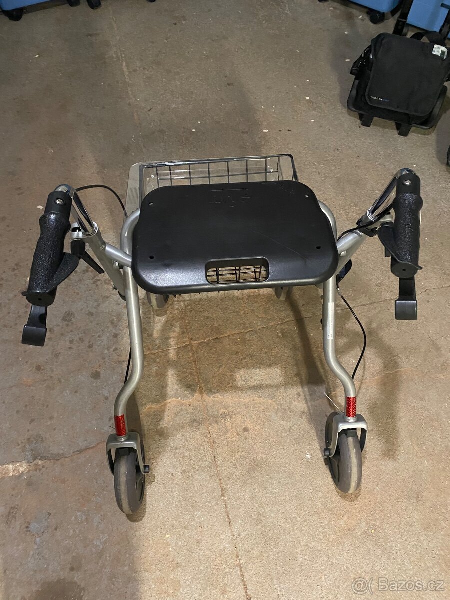 Půjčujeme kompenzační pomůcky - 10