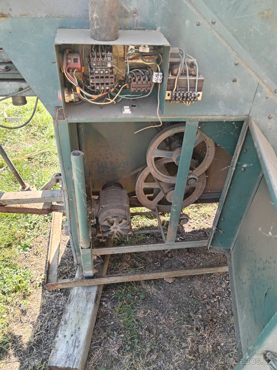 Příjmový koš a pytlovací váha na brambory - 10