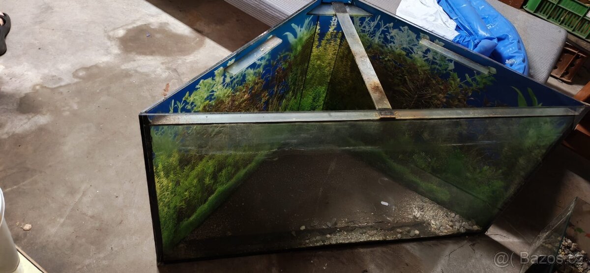 Rohové Akvárium cca 147l - 10