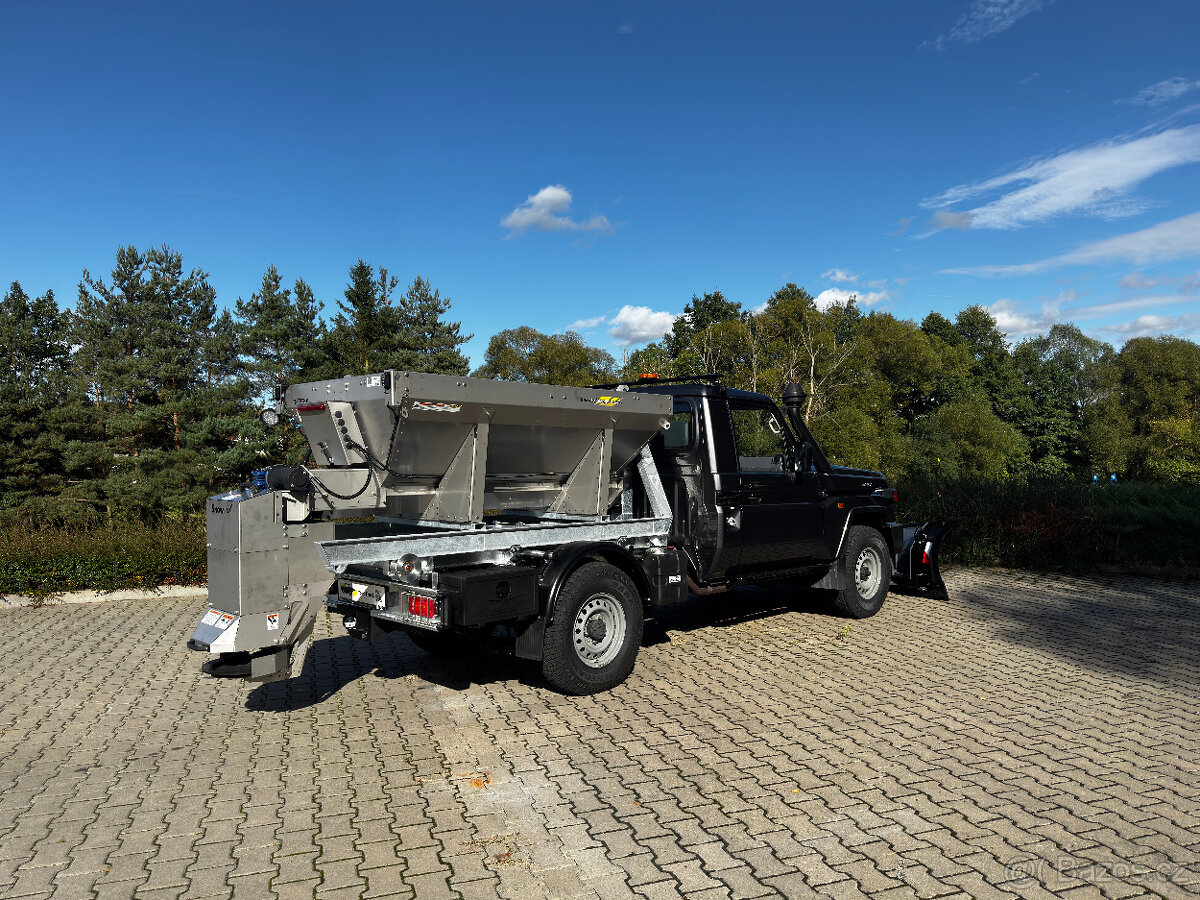 Sypač SnowEx Renegade - 10