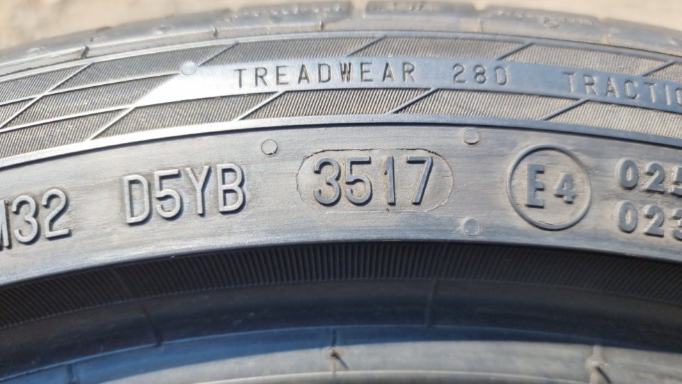 Letní pneu 255/35/19 Continental Run Flat - 10