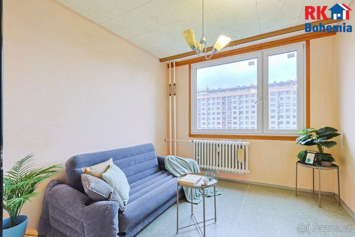 Pronájem bytu 3+1 s lodžií v Praze 8 - Kobylisích, v ulici Š - 10