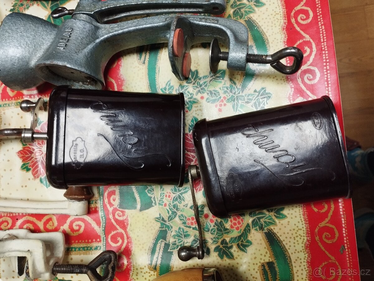 Staré mlýnky na nudle, mák, kávu a strouhanku - 10