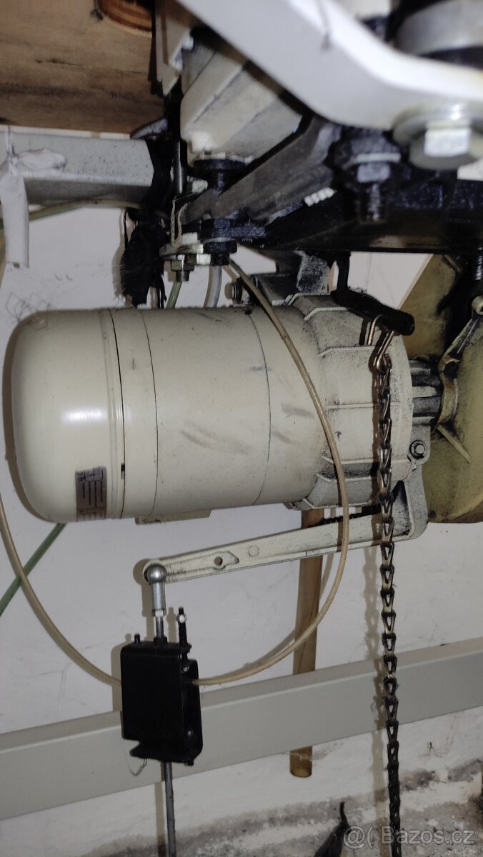 Průmyslový třínitný overlock RIMOLDI C27 - 10