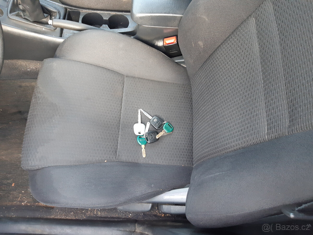 Toyota Corolla 1,4 D-4D 66kW 2005 Combi 1ND - dily - 10