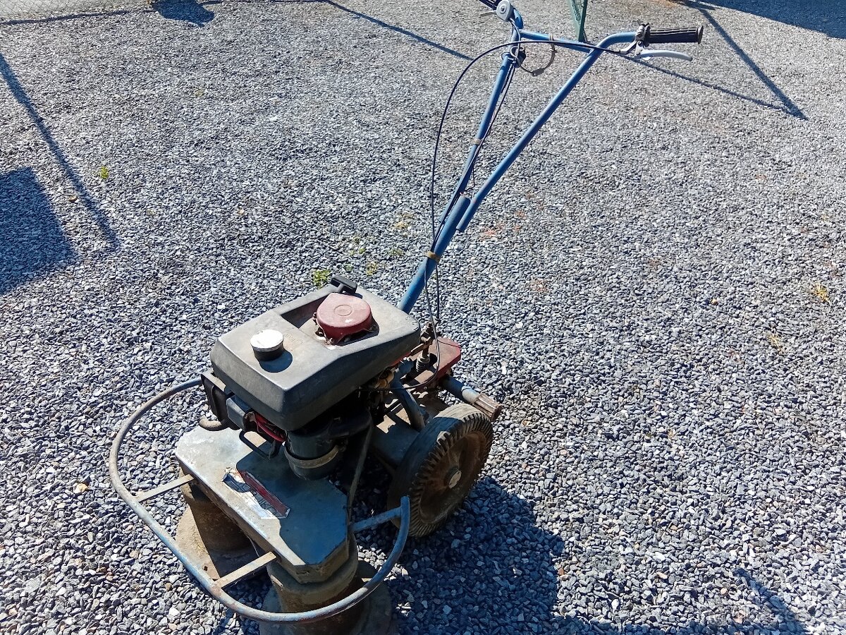 Prodám bubnovou sekačku Vari - 10