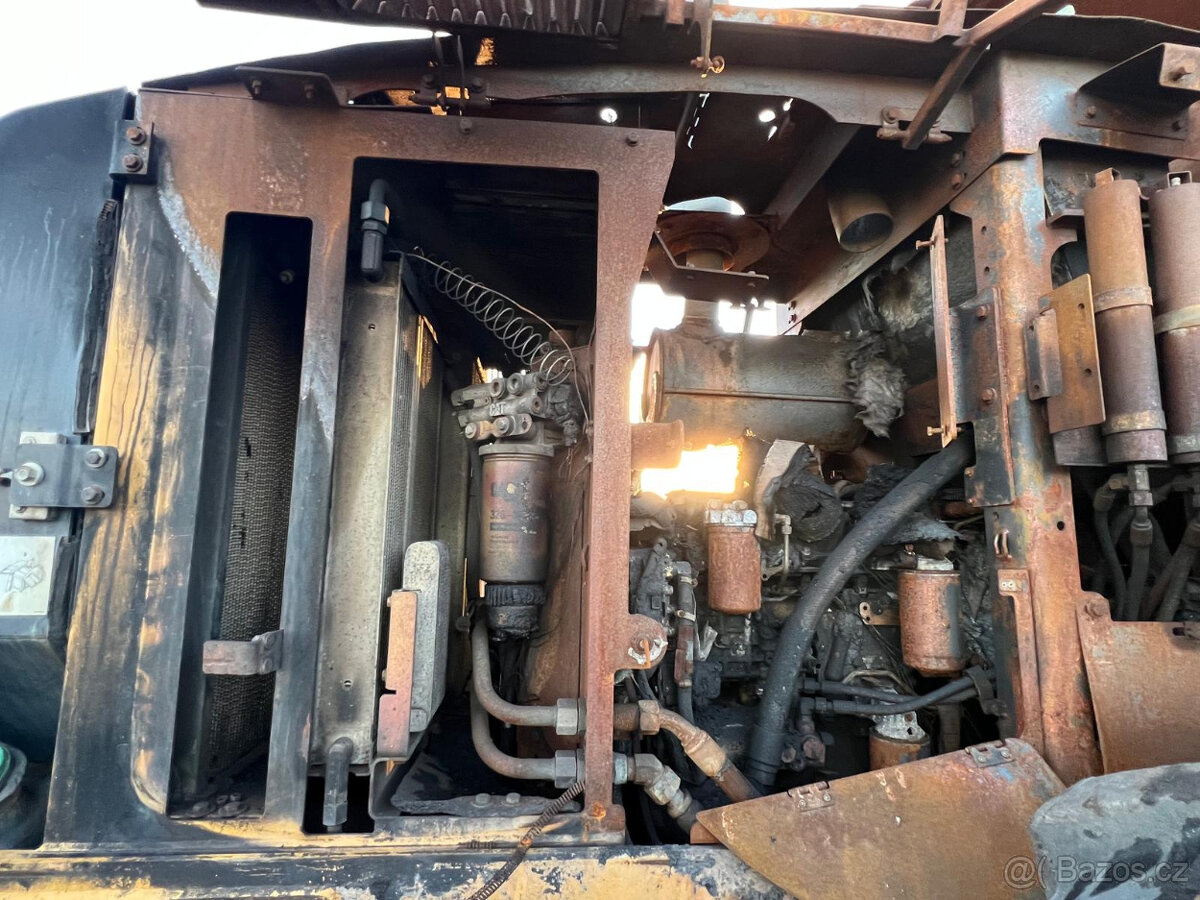 Čelní nakladač CATERPILLAR 930H, ROK 2011 - 10
