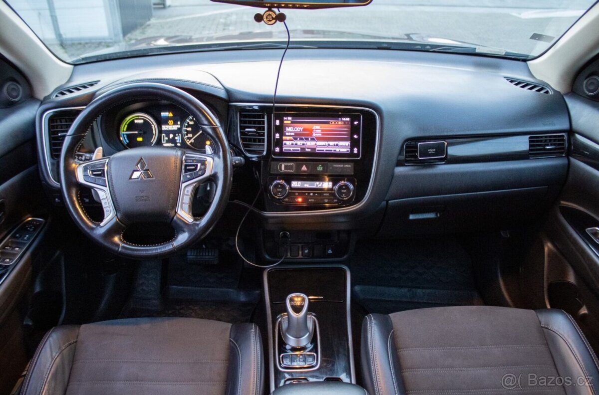 Mitsubishi Outlander 2.0i PHEV Hybrid - ODPOČET DPH - 10
