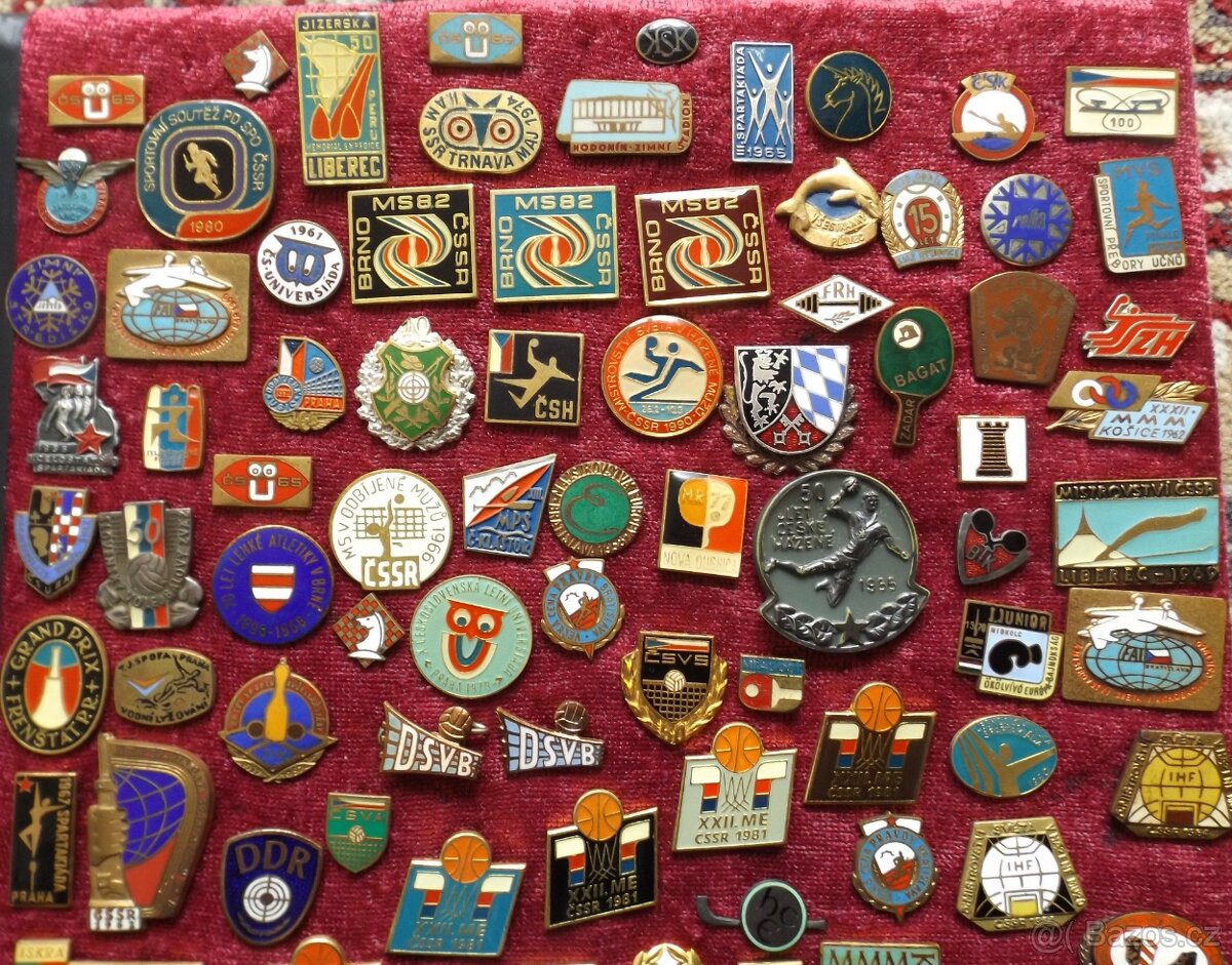 sportovní odznaky - převážně fotbal a hokej - 10