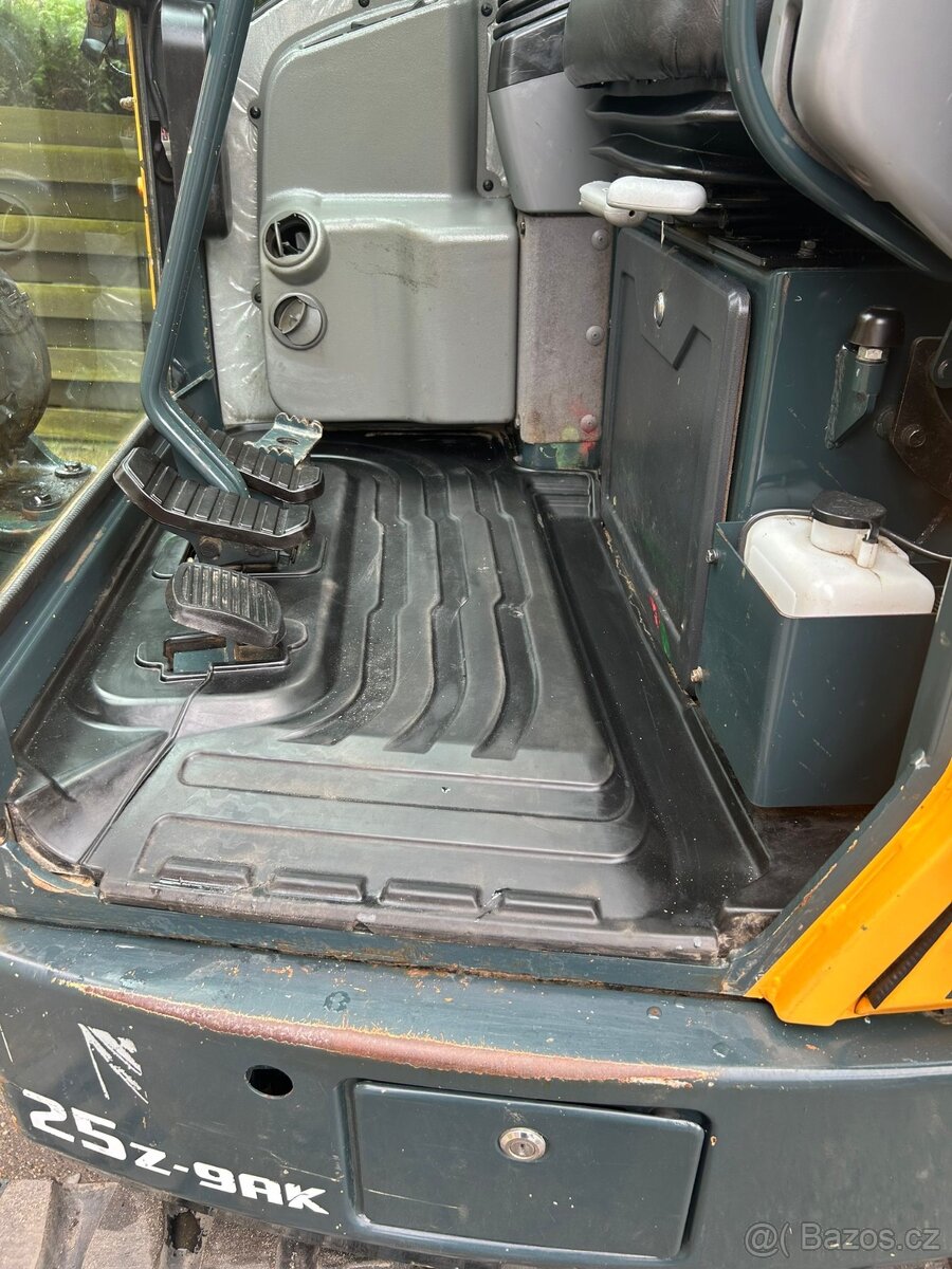 Hyundai 25-9Zak Minibagr 2.8T + 3x lžíce - 10