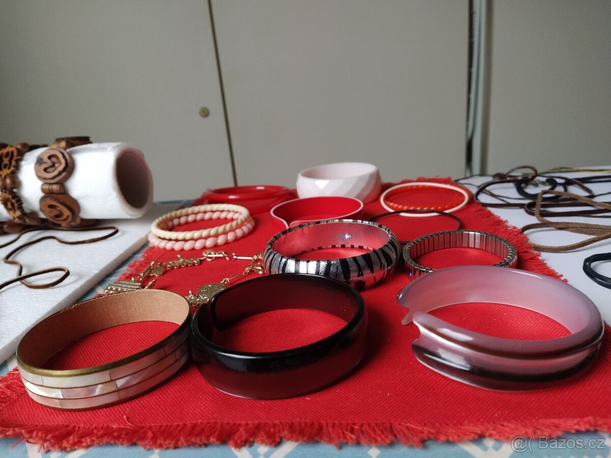 RETRO BIŽUTERIE - 10