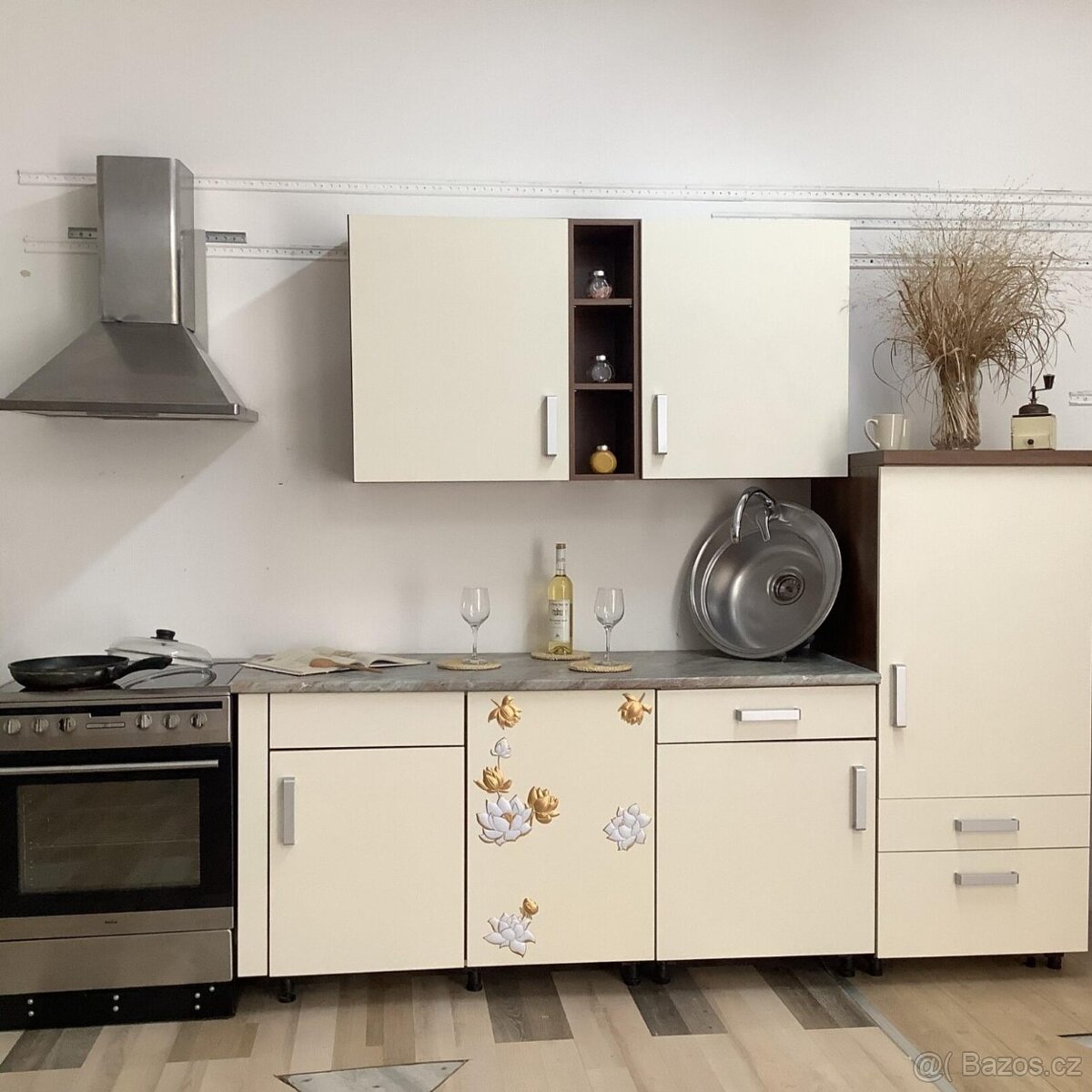 Světlá moderní kuchyně IRMA - 10