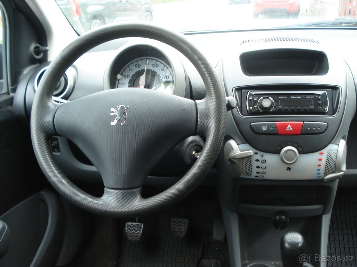 Peugeot 107 1.0 URBAN - 10