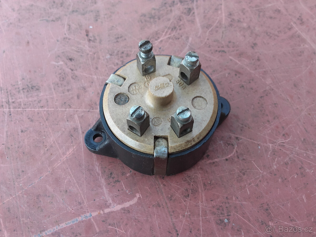 Wartburg - benzínová pumpa, kryt termostatu,spínací skříňka - 10