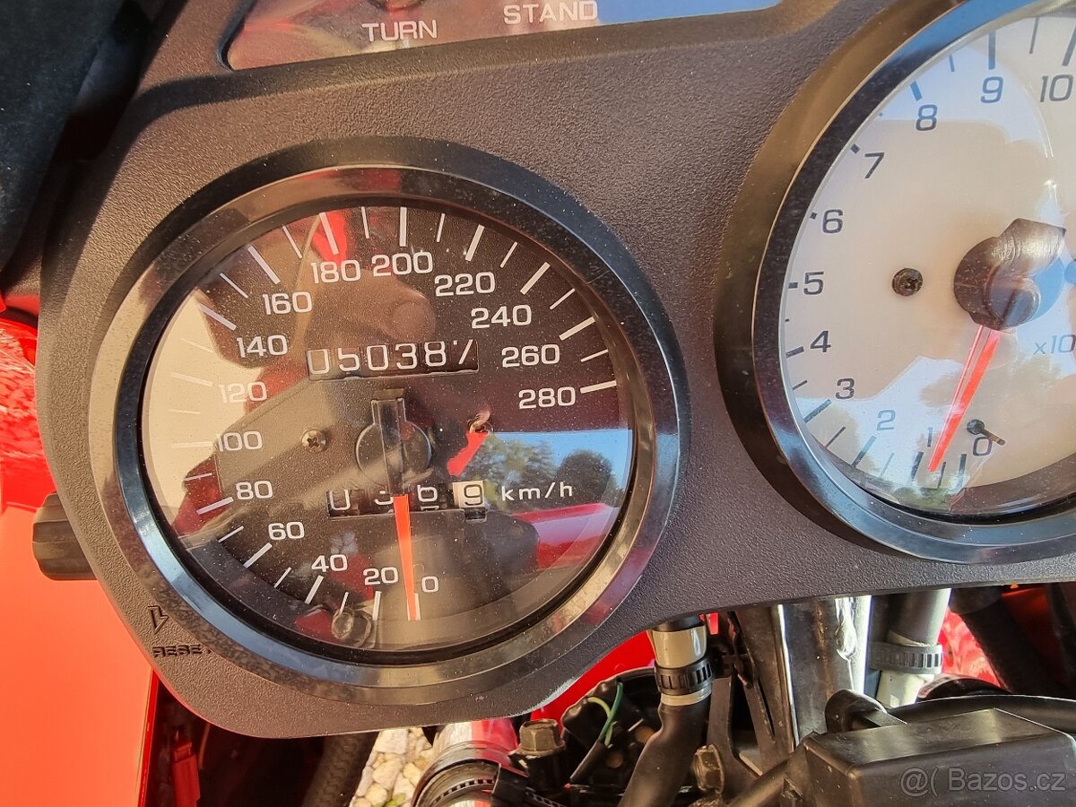 Honda VFR750 - 10