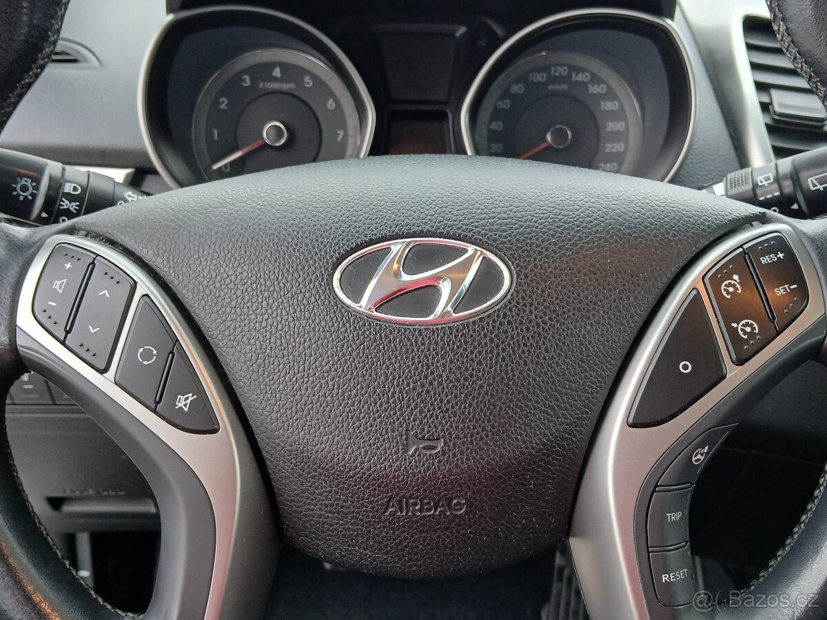 Hyundai I30 1.6 i , 88 kW benzín, 2012 - 10