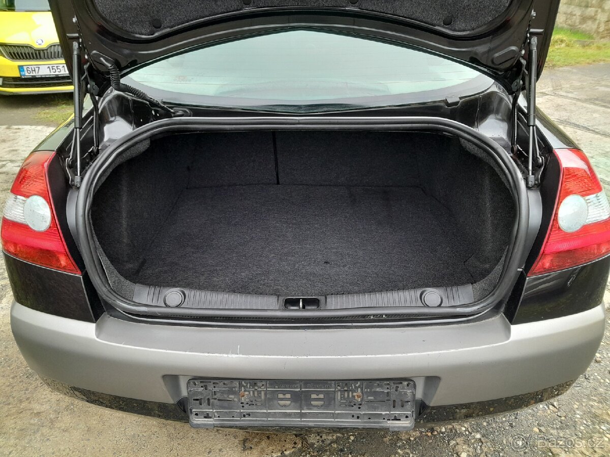 Renault Mégane 1.6i 16V 83kW rok 2004 naj.165tis. NOVÁ STK - 10