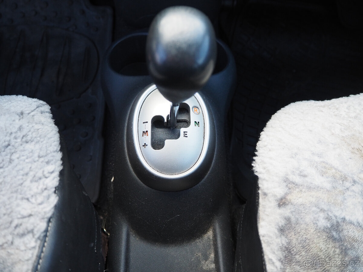 Toyota Yaris 1.0 AUTOMATICKÁ převodovka - 10