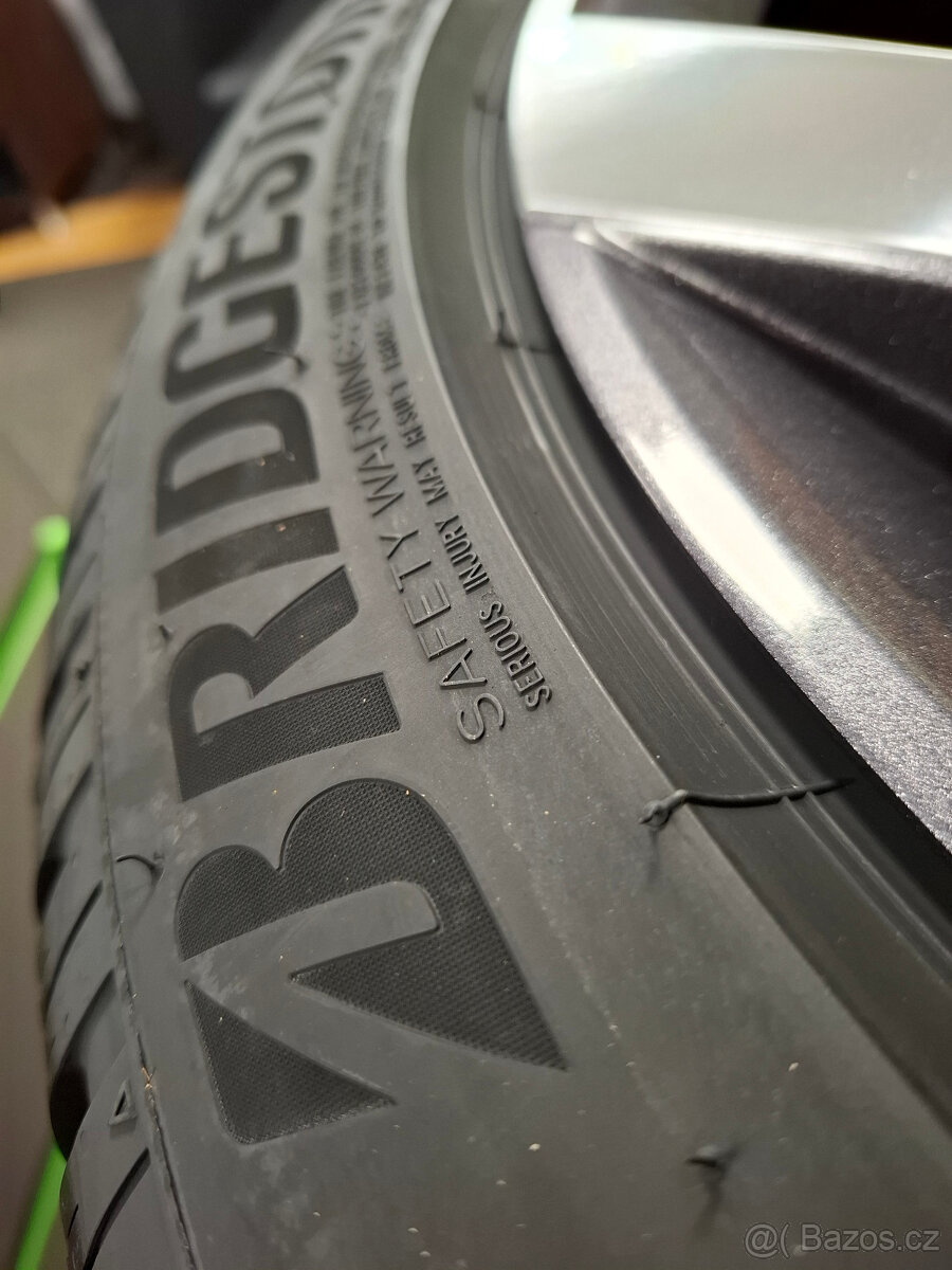 Nový zimní komplet Enyaq, Elroq 235/50+255/45 R20 Bridgeston - 10