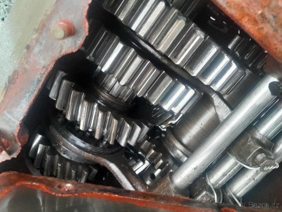 Praga V3S převodovka s vývodem na navijak - 10