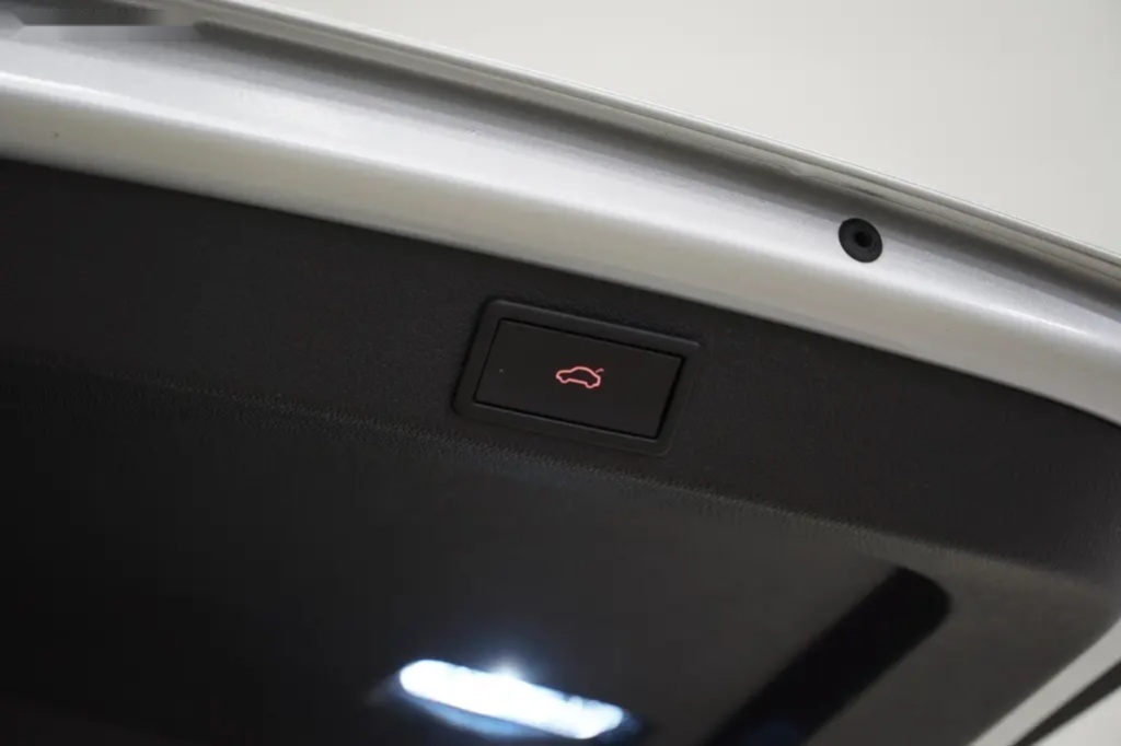 Škoda Superb, 2.0TDI,DSG,L&K,147KW,DPH,ČR,TZ - 10