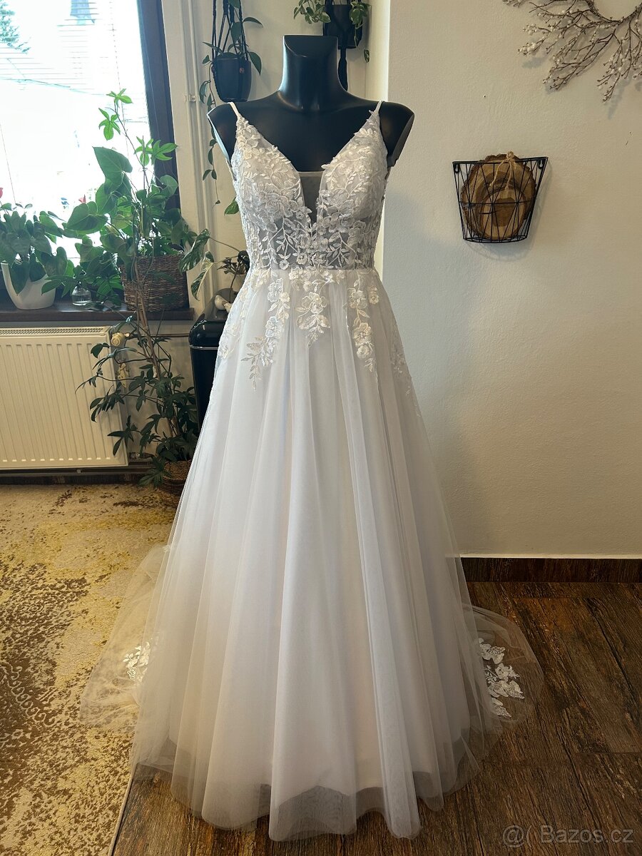 Nové svatební šaty, víc druhů - 10