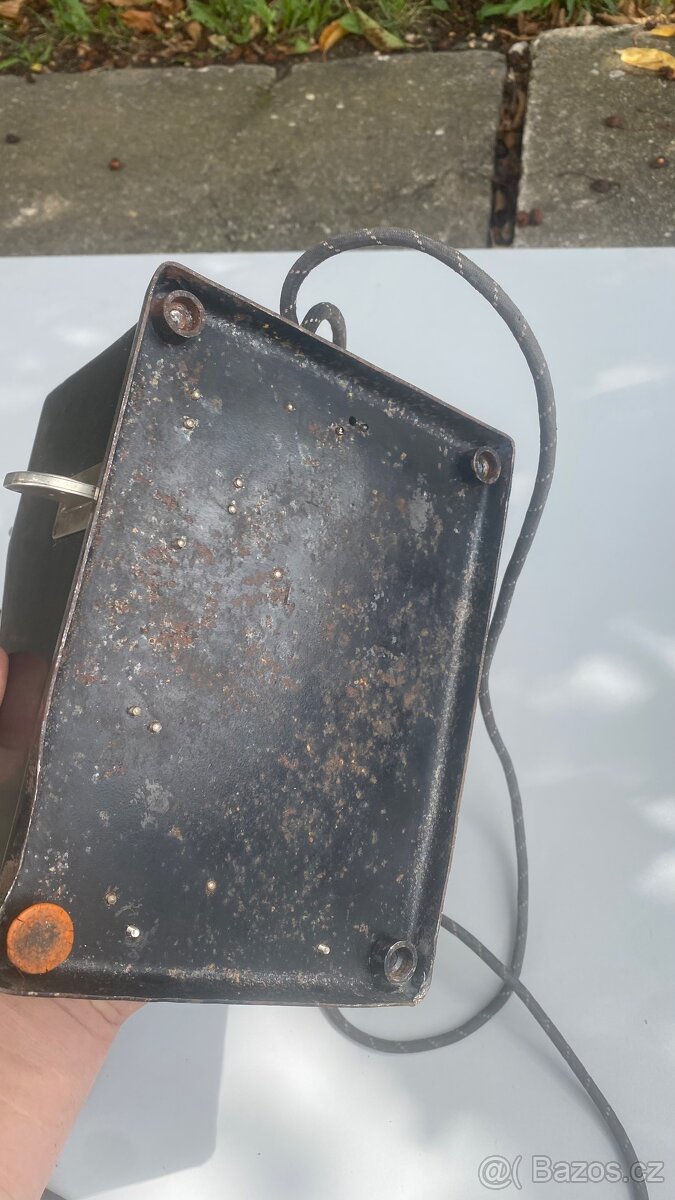 Starý stolni telefon na mince - 10