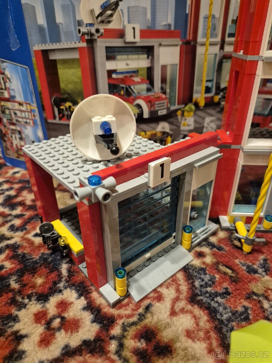 Lego City hasičská stanice 60110 - 10