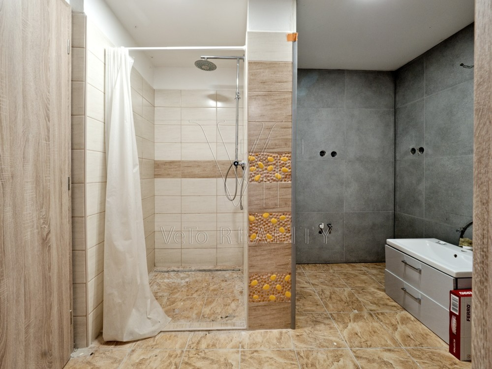 Prodej, nový penzion se třemi byty, obec Zaječ - 10