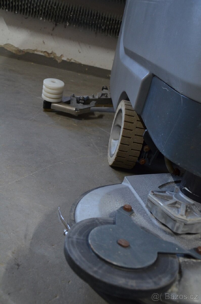 PRODÁM Podlahový mycí stroj repasovaný Hakomatic B90 - 10