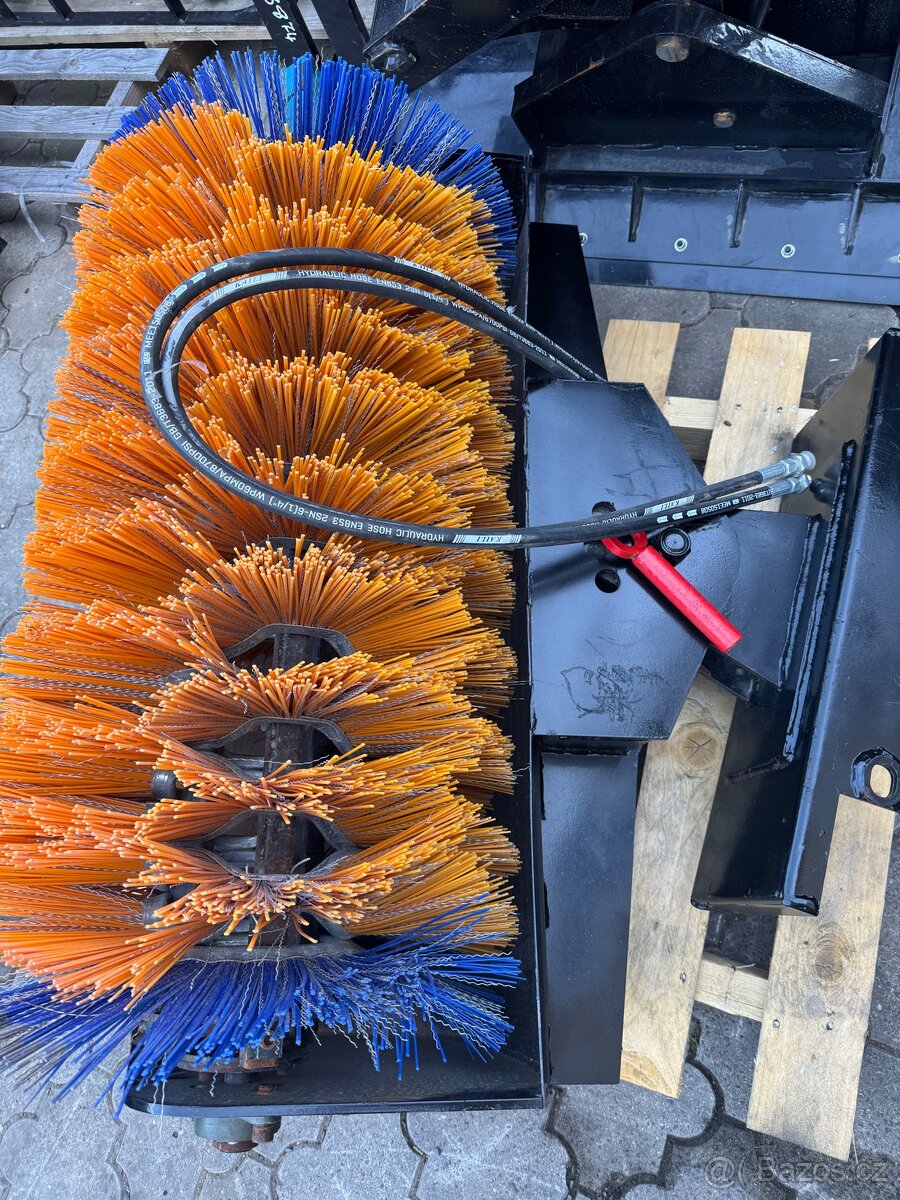 Nový Hydraulický smeták pro mininakladač - 10