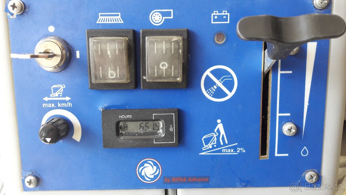 Podlahový mycí stroj Nilfisk BA 530S s vl. pojezdem - 10