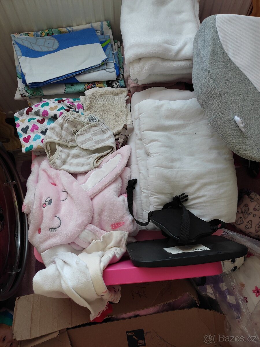 Dětské oblečení a různé potřeby pro holčičku - 10