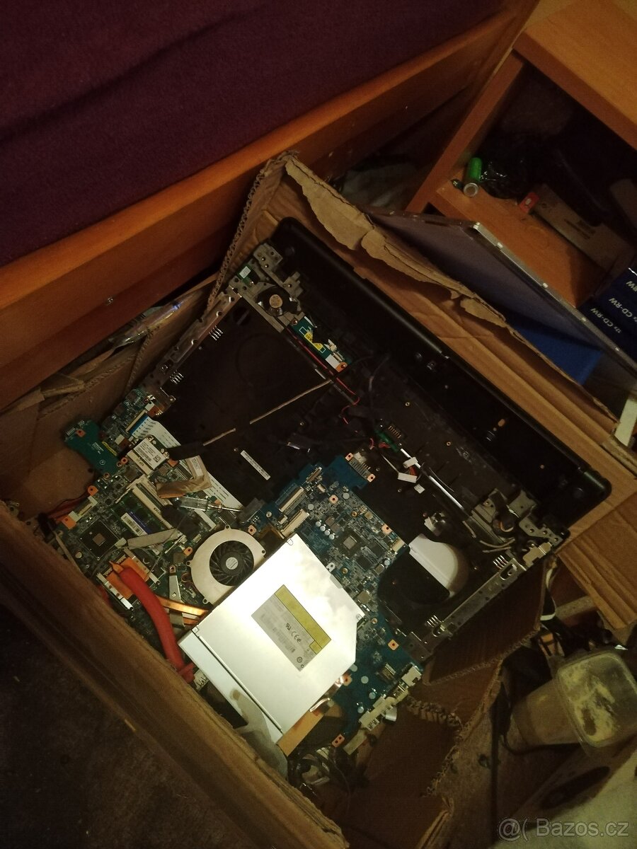 Prodávám díly na notebook Sony - 10