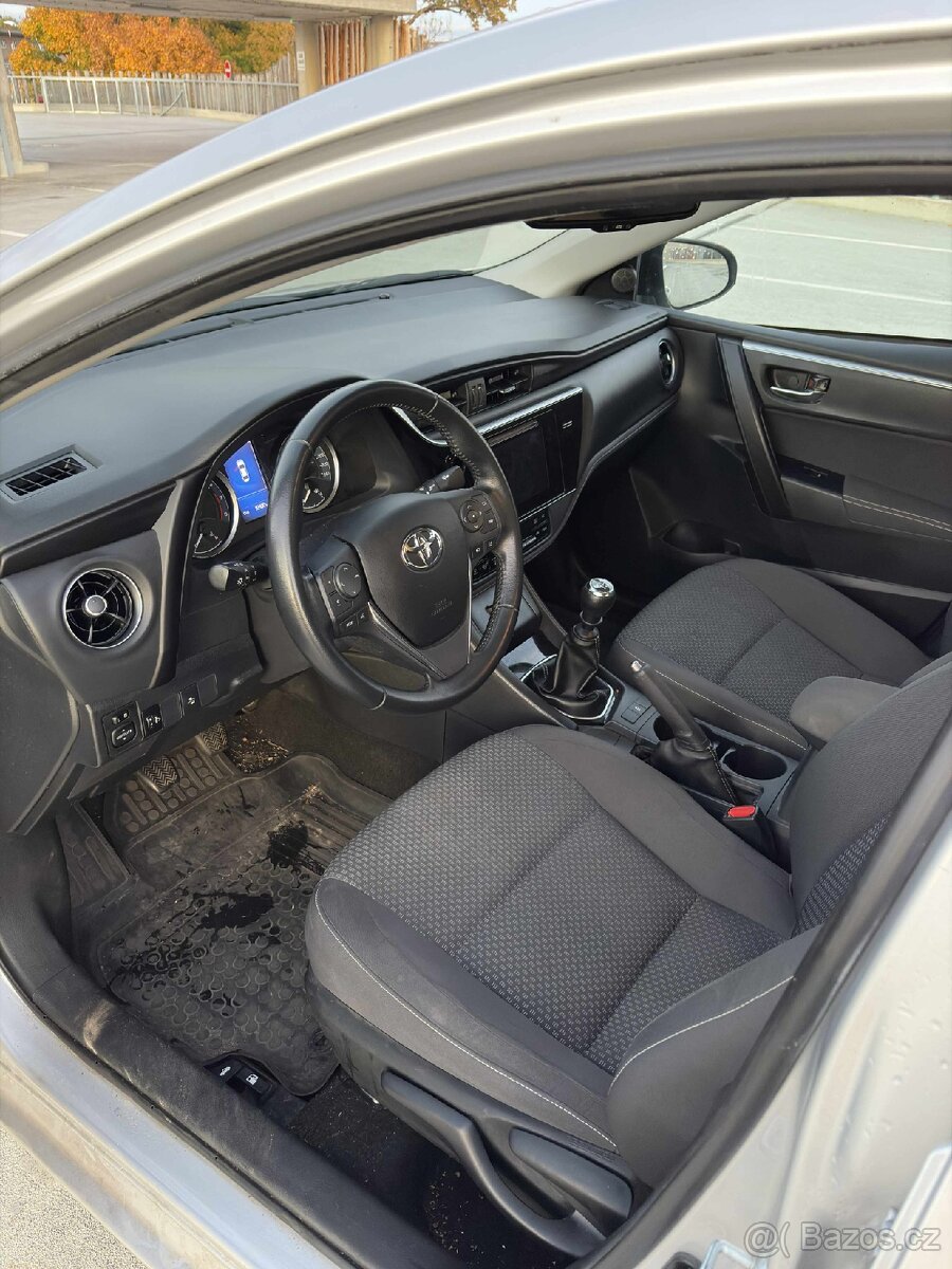 Toyota Corolla 1.6 i, 97kw - 10