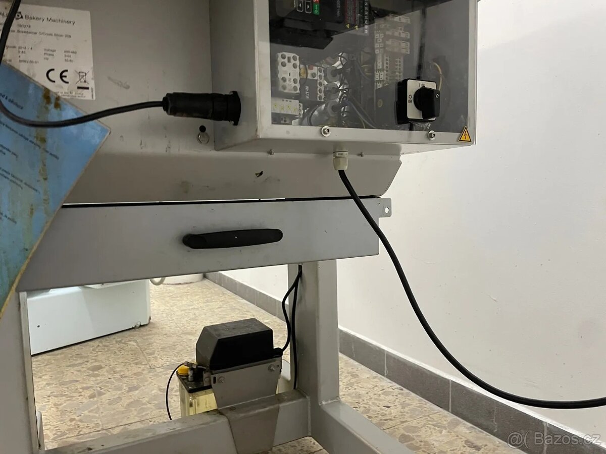 Kráječ pečiva (lot: 33) - 10