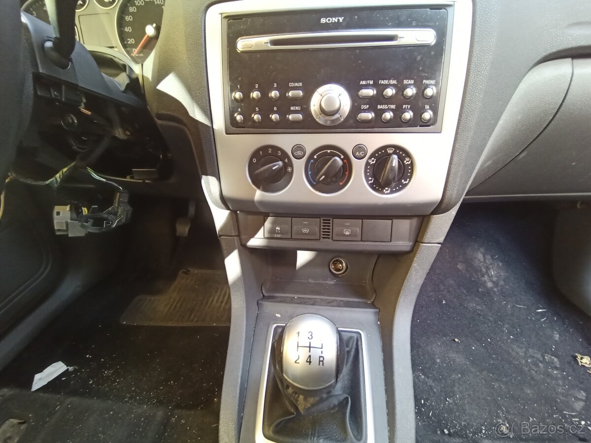 Focus 2006 1.6 16v 3 dveřové kupé HXDA 85 kw - 10