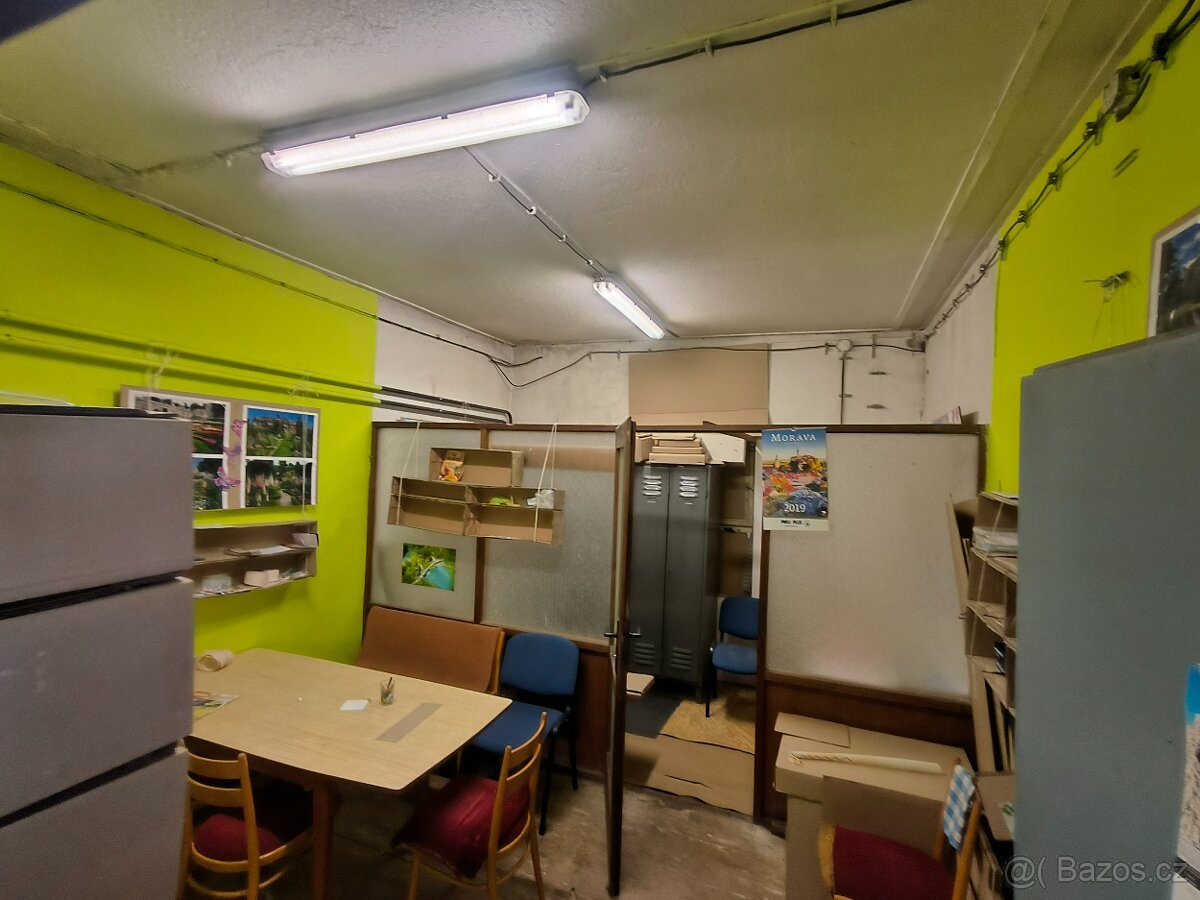 Pronájem dílny / skladu – 230 m² (kancelář + šatna) - 10