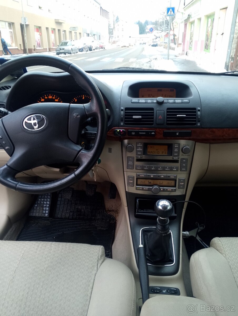 Toyota Avensis 2.2 D - 10