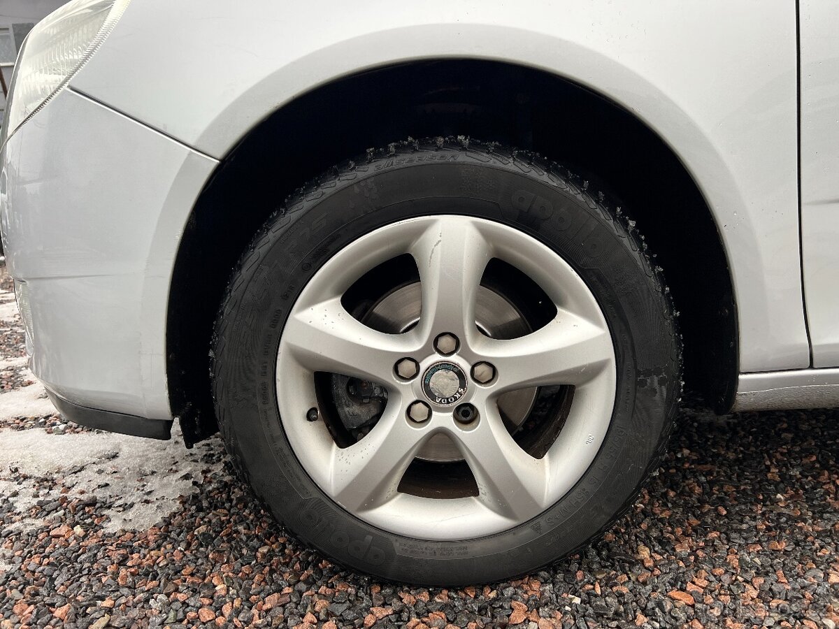 Škoda Fabia 2 1.4i 63 kW Sport Klima,Servis,BezKoroze - 10