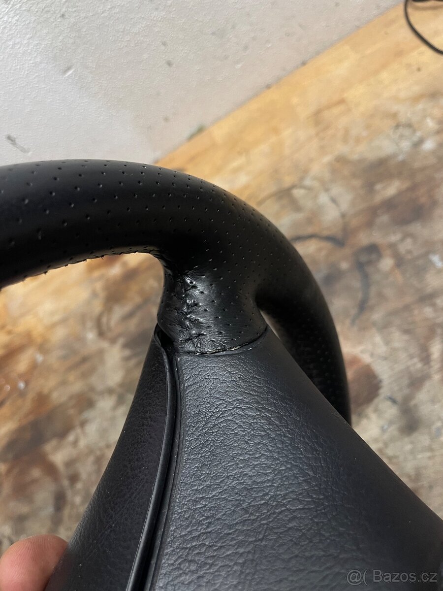 Perforovaný volant Škoda Octavia/Fabia RS - Stav Nového - 10