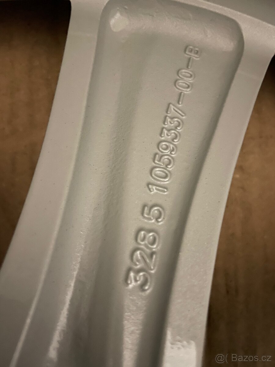 Original zimni Tesla Model S r19 + 245/45/19 100% - 10