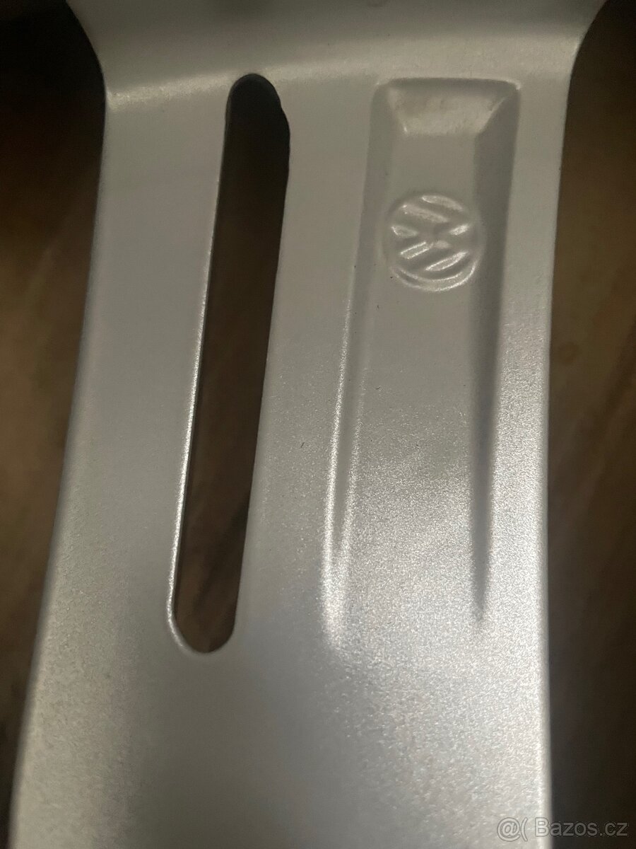 Original zimní alu vw Tiguan r19 Auckland + 235/50/19 95% - 10