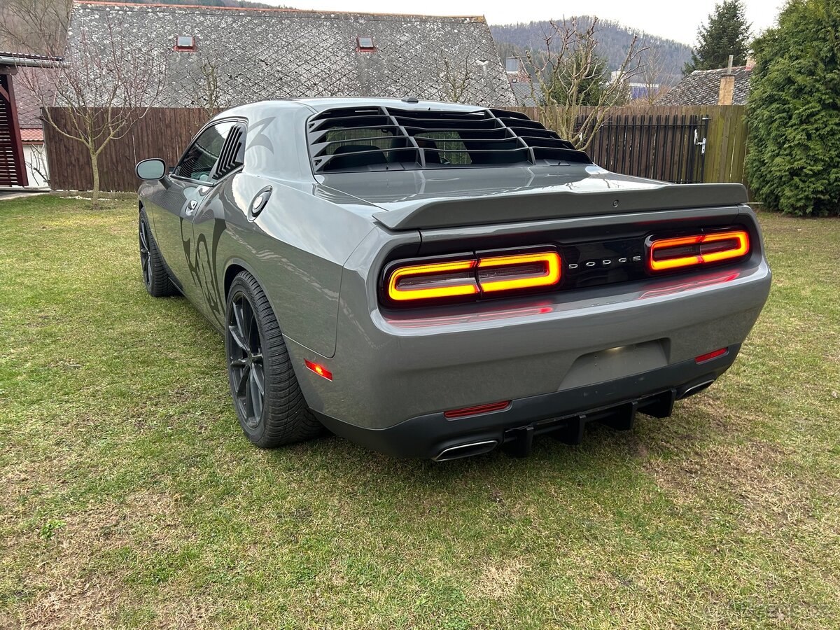 Dodge Challenger - 10