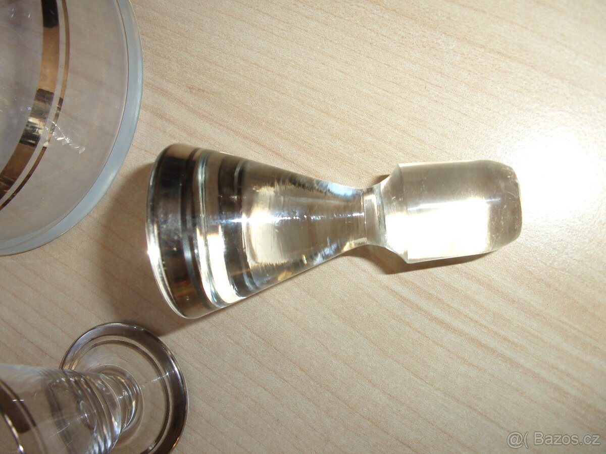 STARÁ SOUPRAVA - SKLENĚNÁ KARAFA, SKLENIČKY A TÁC - 10