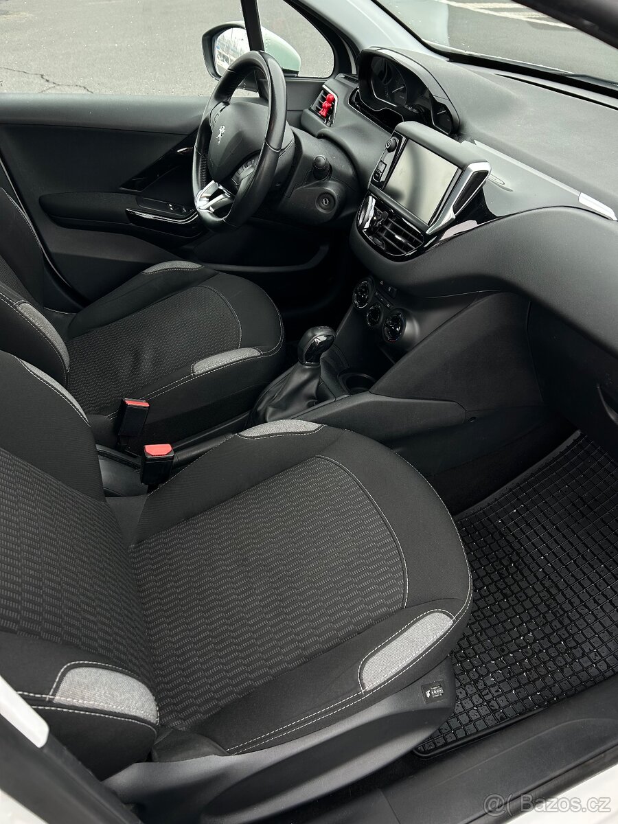 Peugeot 208 - 10
