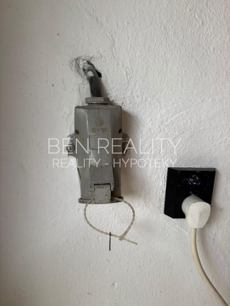 Exklusivní prodej - velká pěkná garáž 21m2 Holešov Za Cukrov - 10